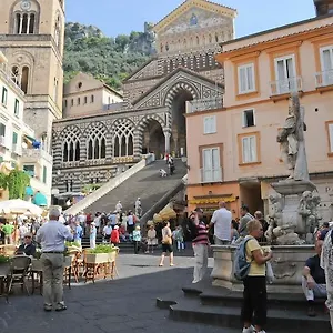 La Piazzetta 2*, Amalfi Italy